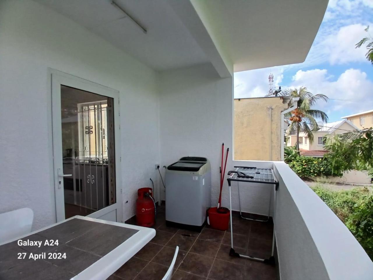 The Coral House Apartment Riviere Noire Exterior photo