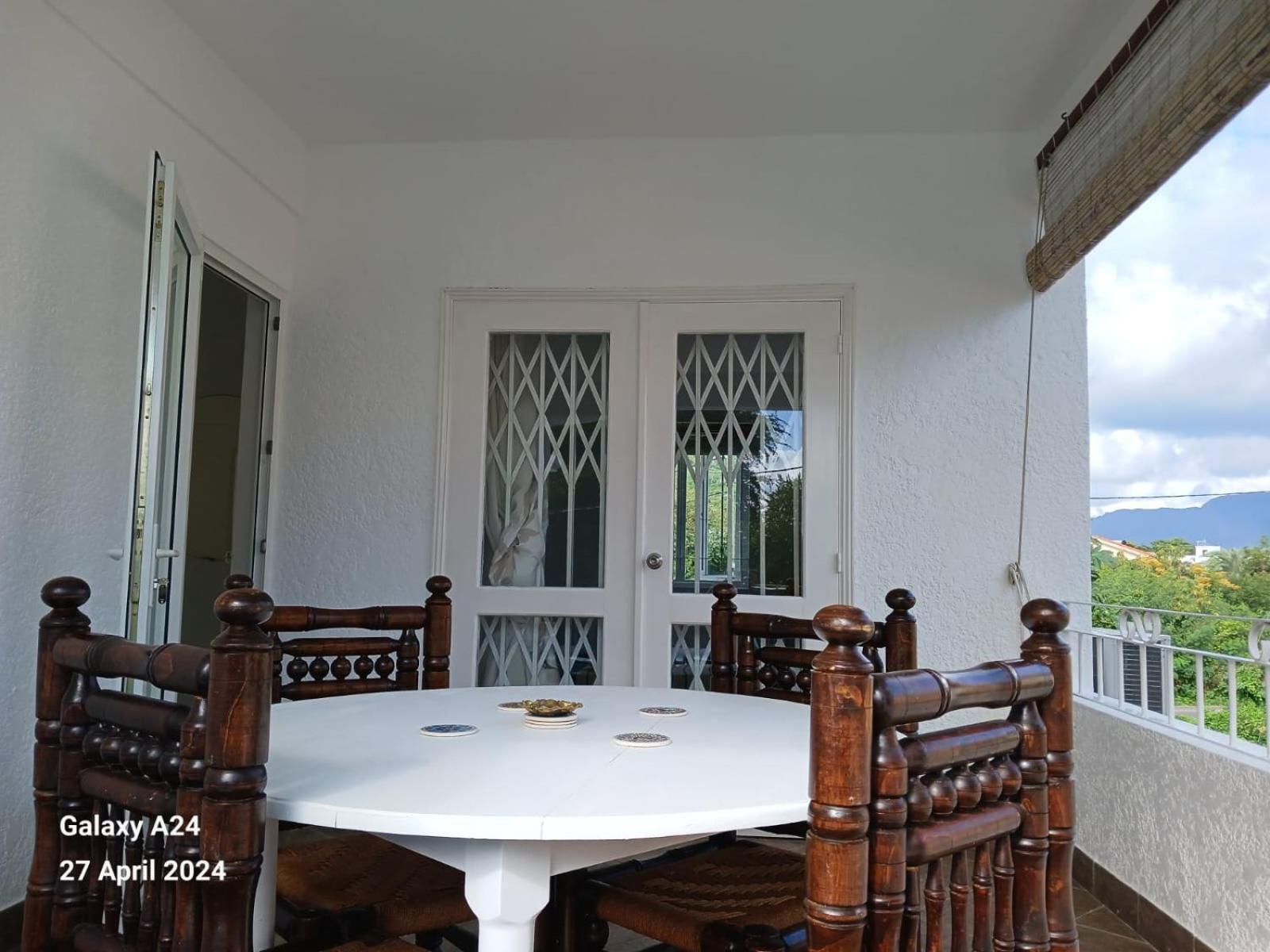 The Coral House Apartment Riviere Noire Exterior photo